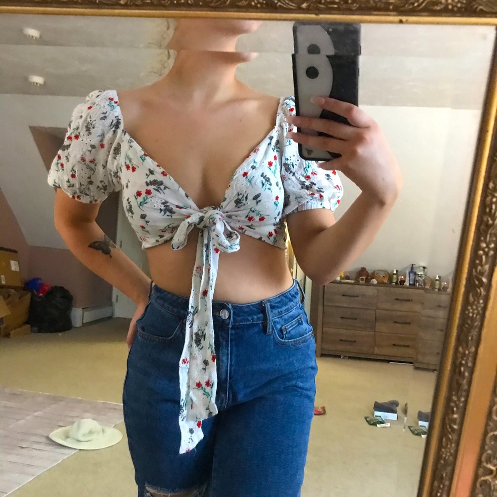 NWT tie front top